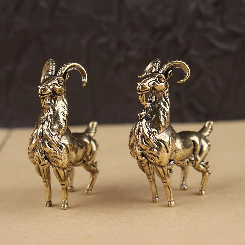 Ao Jiao Ling Yang Figurine (傲角羚羊摆件)